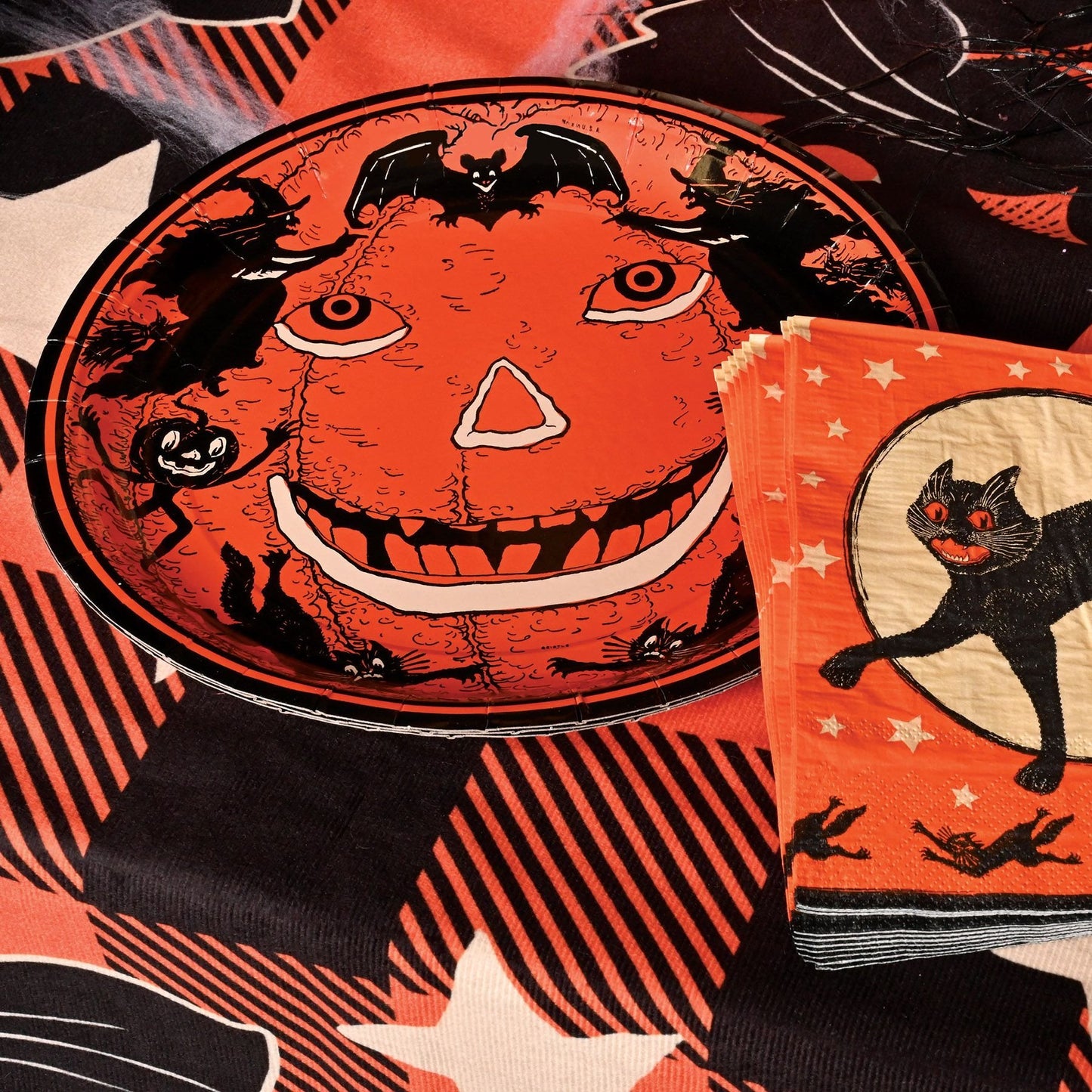 Vintage Halloween 9" Paper Plates - 8ct